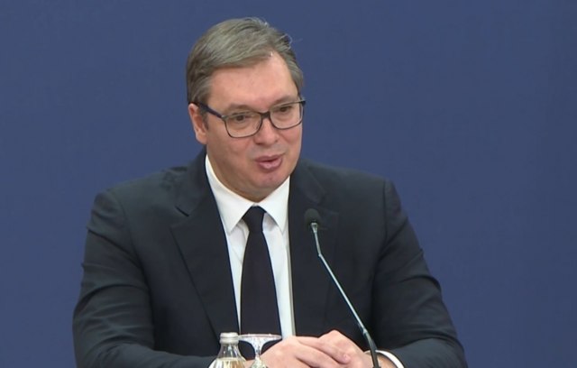 Vučić: Dobre vesti za vlasnike penzionerskih kartica