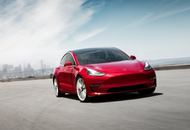 Koristio Tesla Model 3 za Uber, baterija mu 