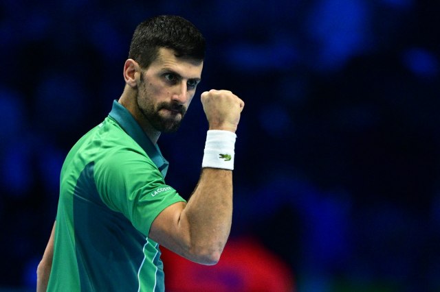 Savršenstvo! Novak razbio Sinera za sedmi pehar ATP finala