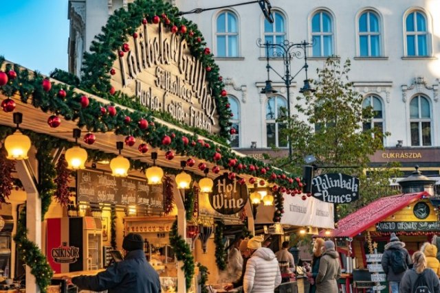 U austrijskoj prestonici otvoreno 14 božiænih sajmova