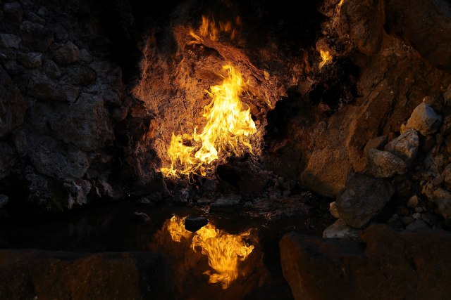 Ovo je dokaz kako priroda može da bude magièna: Peæina vode i vatre oduzima dah VIDEO