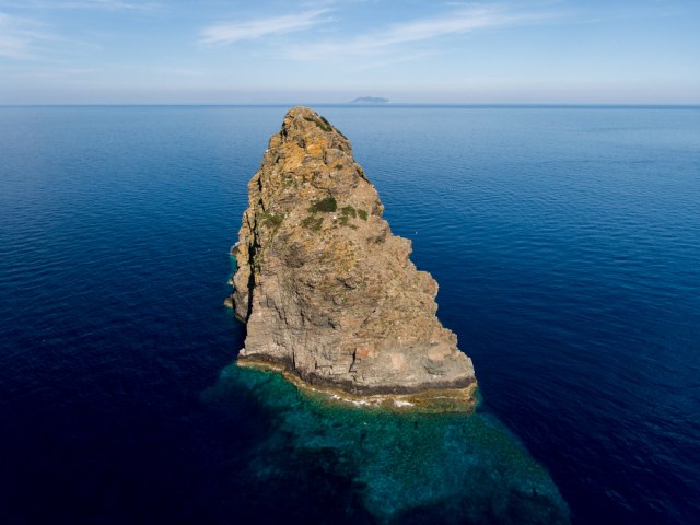 Noæna mora navigatora: Vulkansko ostrvo u obliku planine u vodama Jadranskog mora