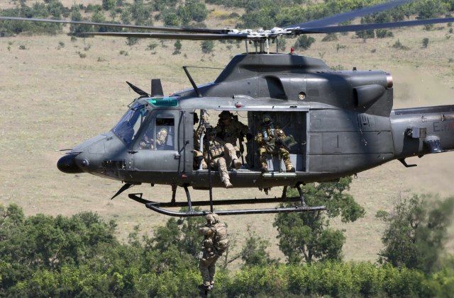 Na korak od rata?; Nestao vojni helikopter blizu granice