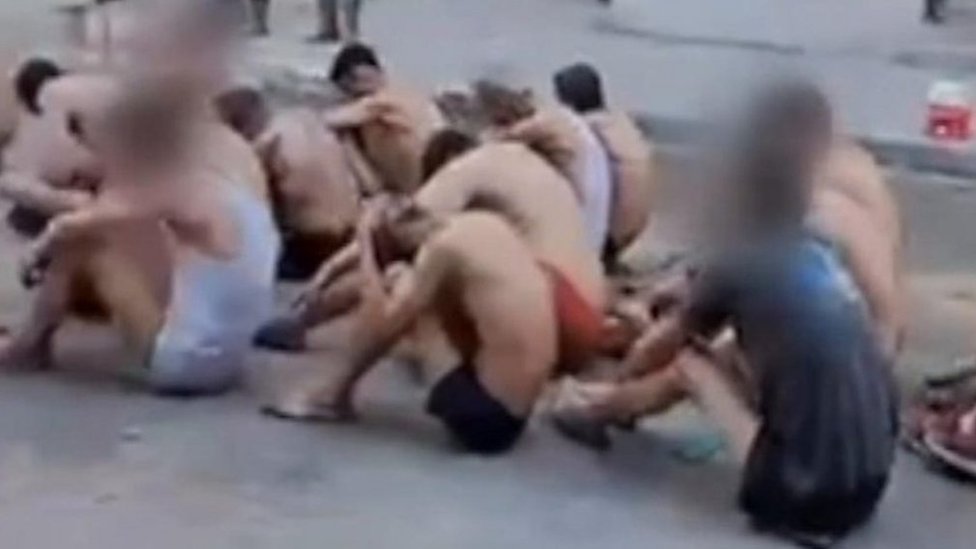 Izrael i Palestinci: Zarobljeni muškarci samo u donjem vešu dok ih motre izraelski vojnici - snimak