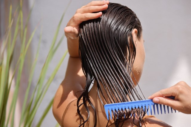 Kako da osušite kosu i napravite ŽELJENU FRIZURU bez korišćenja FENA!