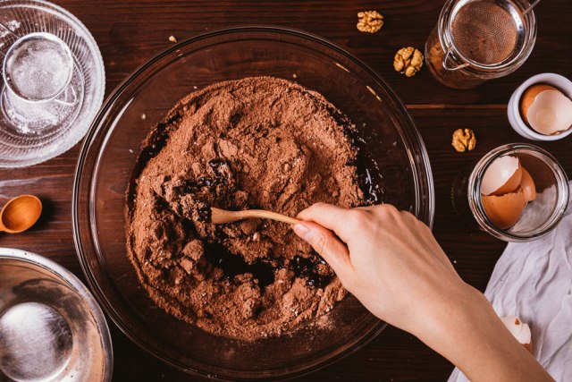 OVAKO RADE U POSLASTIČARNICI: Izbegnite najveće GREŠKE prilikom pravljenja kolača i ispašće savršeni!