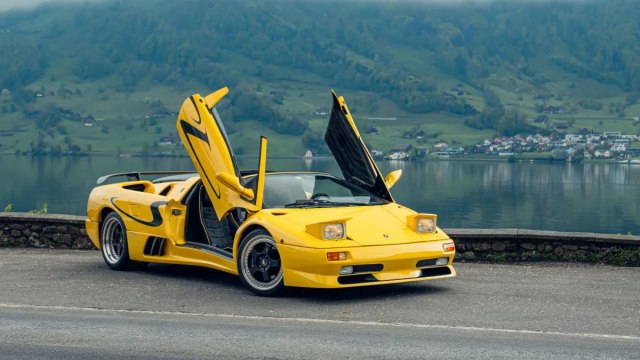 Postoje samo dva na svetu: Na prodaju Lamborghini Diablo SV Roadster FOTO