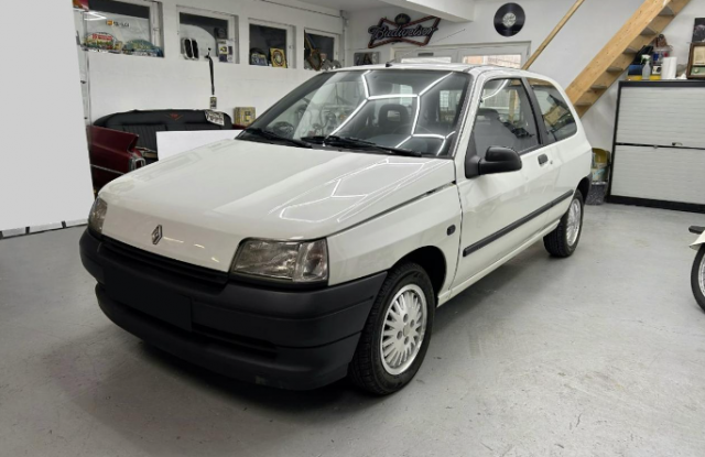 Kao nov: Prodat Renault Clio 1 iz 1991, jedva prešao 900 km