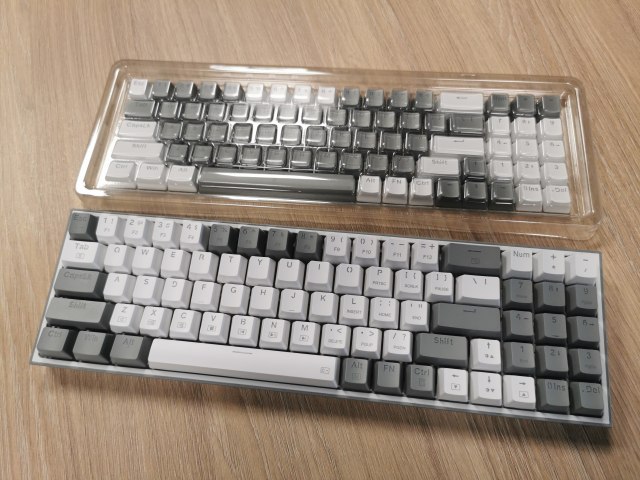 Kompaktna mehanička tastatura: Redragon Pollux White