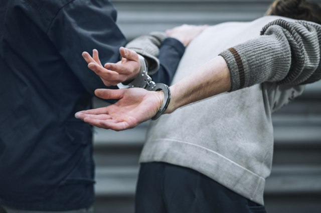 Uhapšen muškarac u Zrenjaninu: Krao inventar iz ugostiteljskog objekta