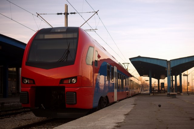 Iz komandnog centra na železnièkoj stanici Novi Sad upravljaæe se brzim vozovima