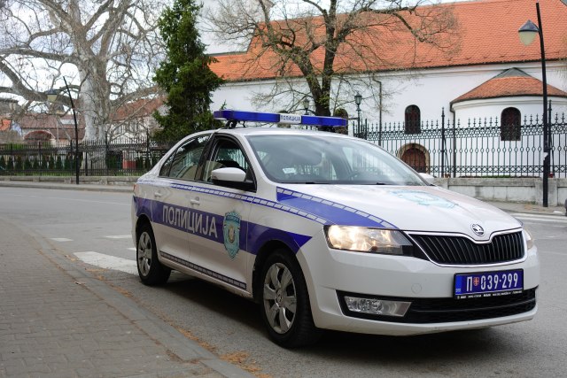 Pijan vozio sa detetom na prednjem sedištu: Zaustavljeni bahati vozaèi kod Jagodine