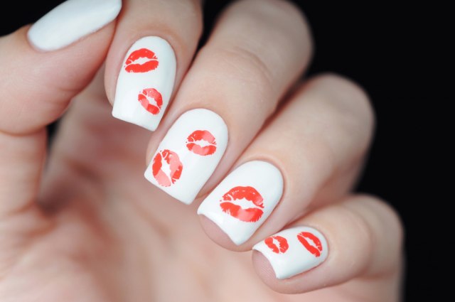 Savršen manikir za Dan zaljubljenih: Ukrasite nokte srcima i poljupcima kod kuće; uspećete čak i ako niste spretni u lakiranju! (VIDEO)