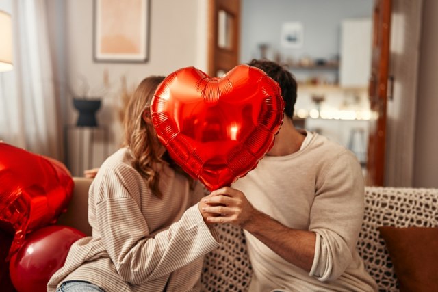NOVI TREND U LJUBAVNIM ODNOSIMA: Samci mogu da postanu ŽRTVE za Dan zaljubljenih - stručnjaci upozoravaju!