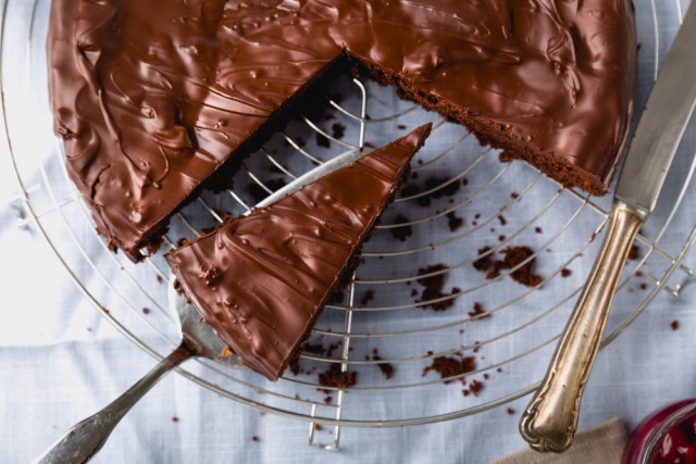 Čokoladnu tortu bez šećera, kapi ulja i brašna obožavaćete, posebno ako ste na dijeti