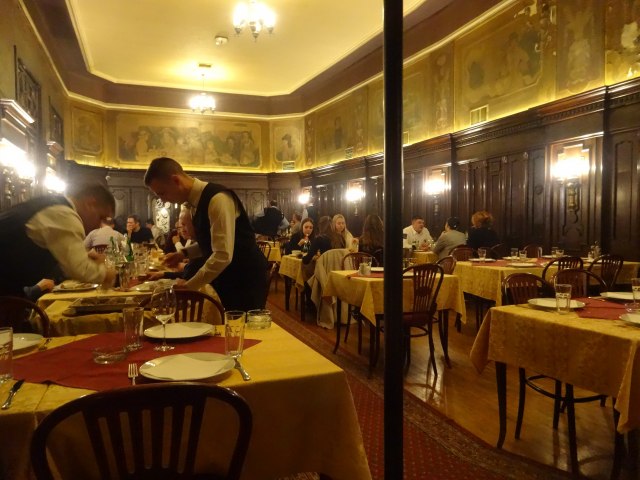 Beogradski restoran razbesneo javnost: Ima dva cenovnika, cene veæe za Srbe VIDEO