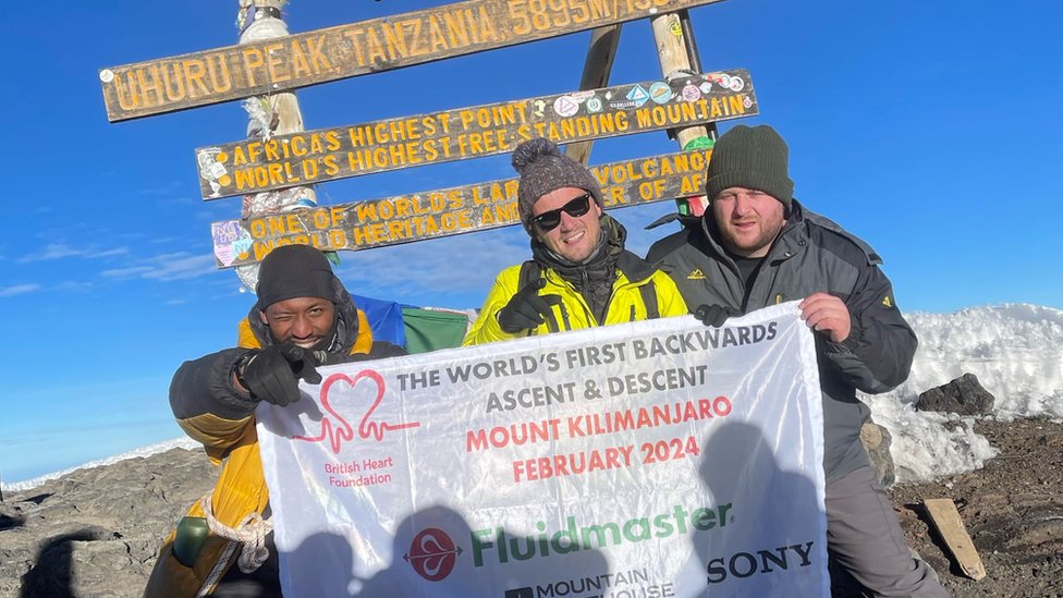 Englez osvojio Kilimandžaro hodajuæi unazad