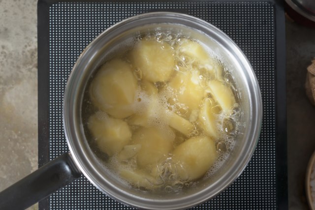 Samo kvare ukus: Tri najčešće greške koje mnogi prave kad kuvaju krompir
