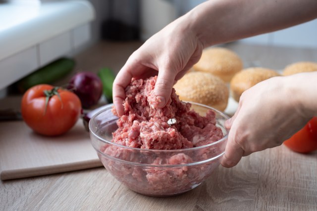 Trik vrhunskih kuvara: Dodajte jedan sastojak u mleveno meso i biæe ukusno i soèno