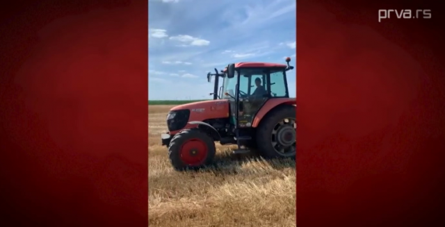 Pogledajte KAKO Anamaria VOZI TRAKTOR: Ovako izgleda jedan dan u njenom domaćinstvu! (VIDEO)