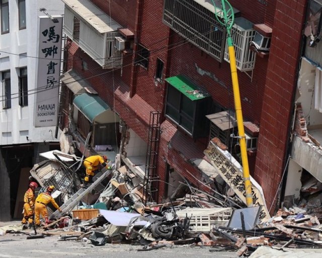 Razoran zemljotres pogodio Tajvan: Raste broj mrtvih; Ljudi zarobljeni pod ruševinama (FOTO/VIDEO)