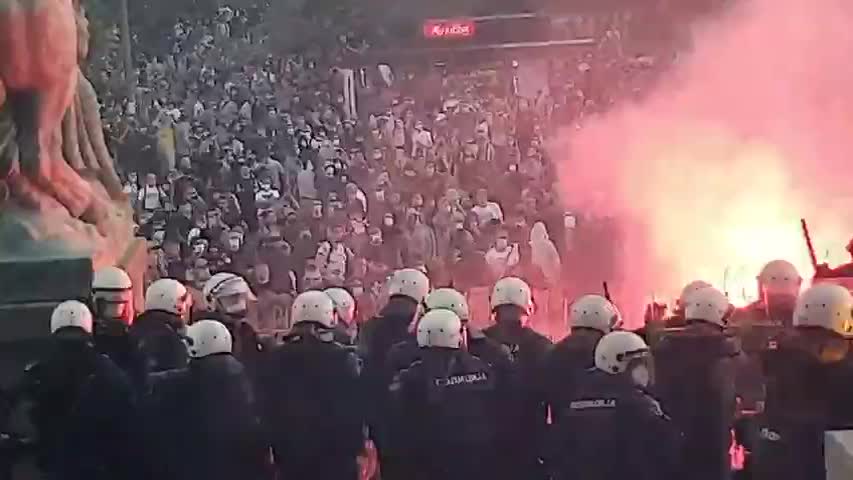 Demonstranti upotrebili pirotehniku