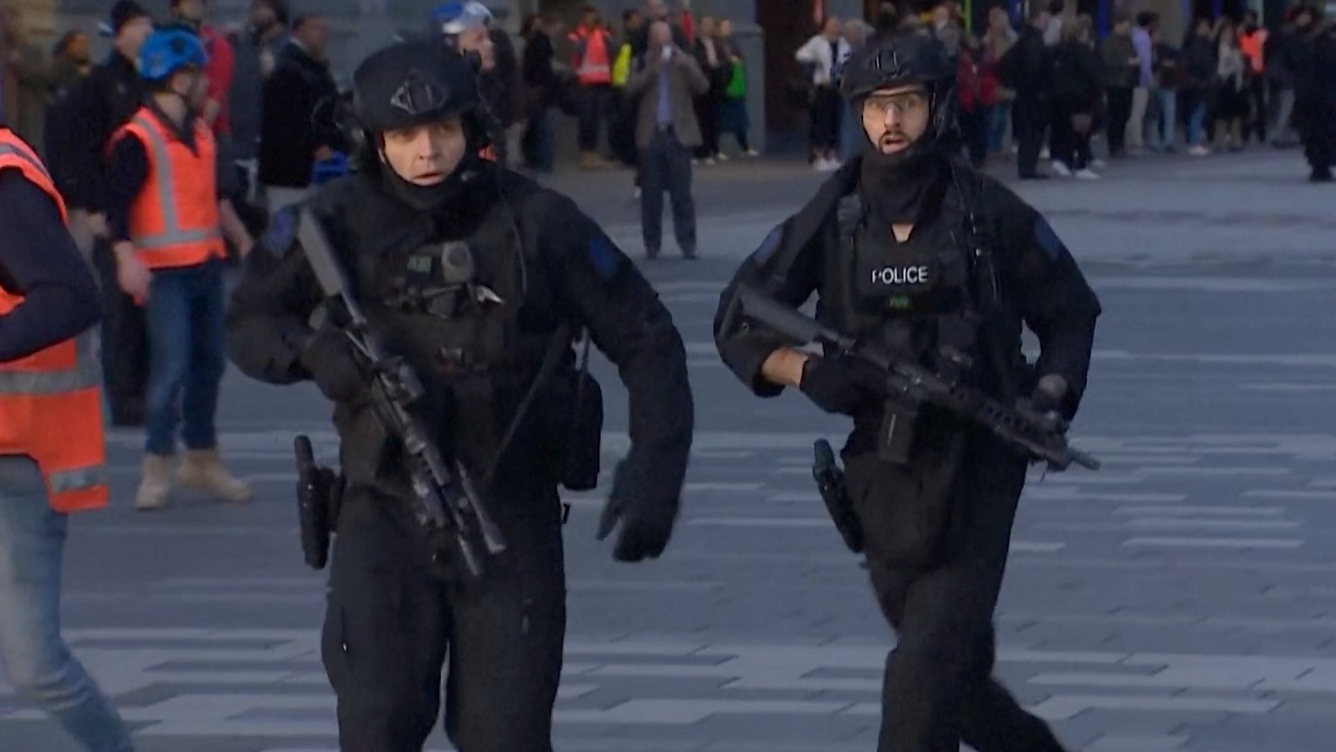 Armed police run through Auckland as shooting unfolds