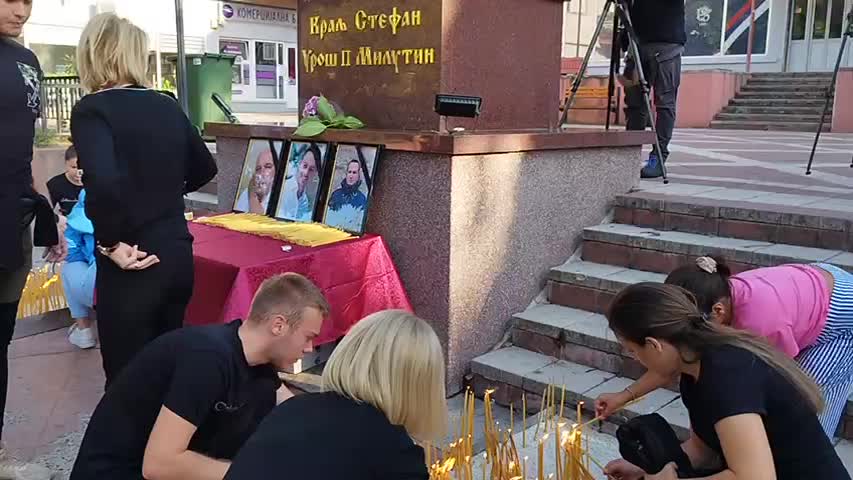 Potresne scene u Zvečanu: Građani odaju počast Srbima stradalim u selu Banjska