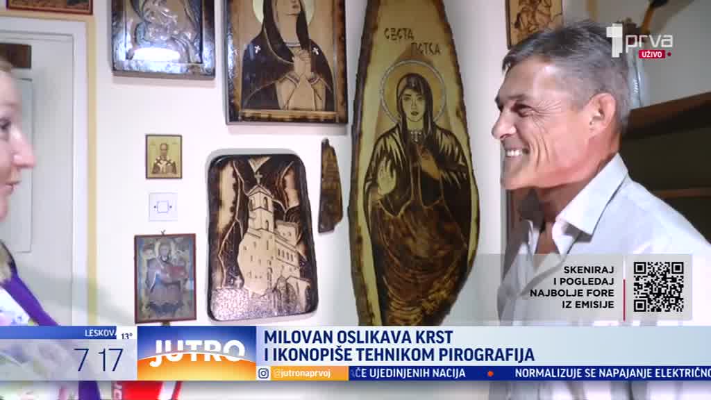 Milovan oslikava krst i ikonopiše tehnikom pirografija