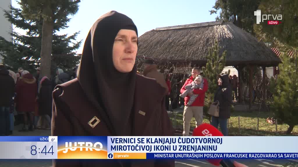 Redovi su ogromni: Vernici se klanjaju čudotvornoj ikoni u Zrenjaninu